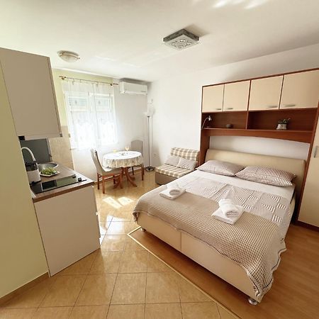Apartments Vila Miranda Vodice Exterior photo
