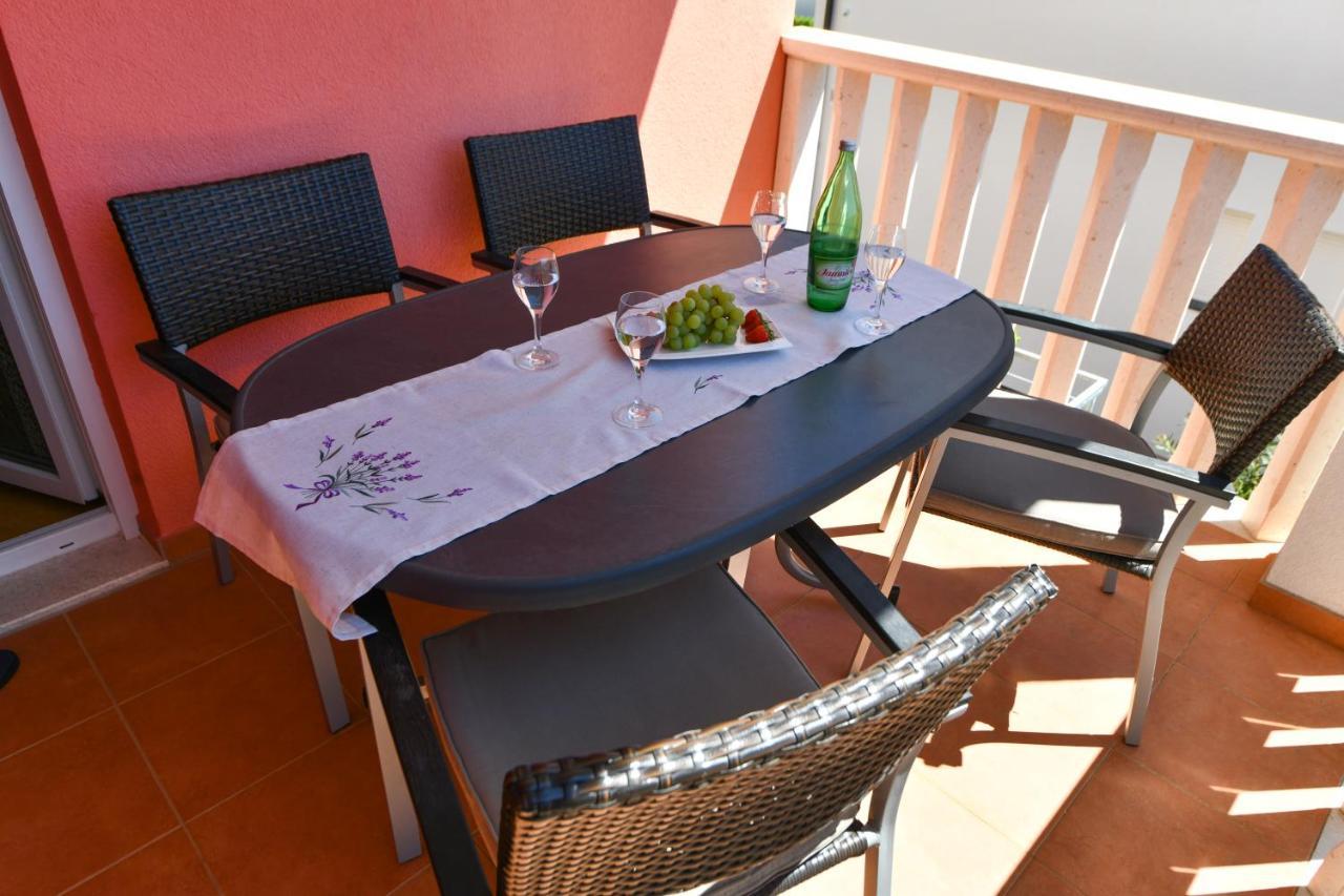 Apartments Vila Miranda Vodice Exterior photo