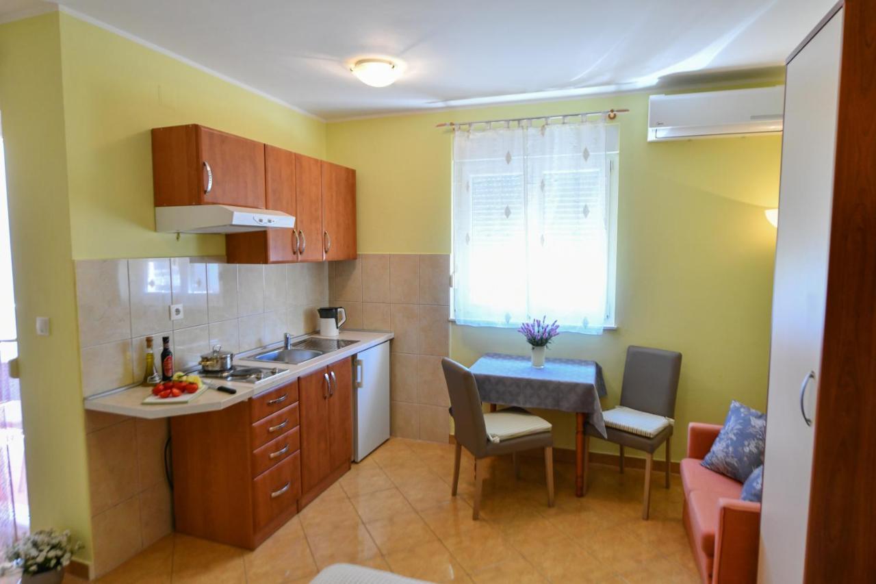 Apartments Vila Miranda Vodice Exterior photo
