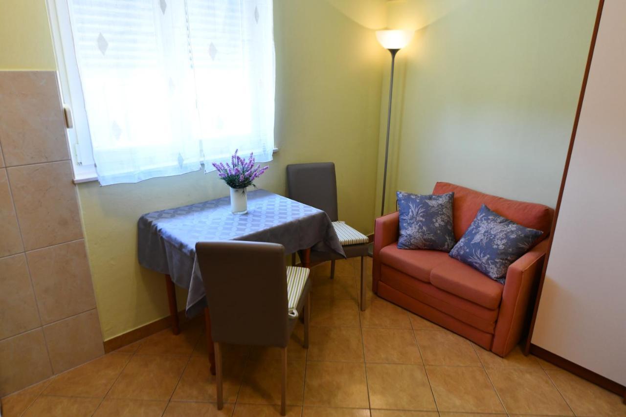 Apartments Vila Miranda Vodice Exterior photo