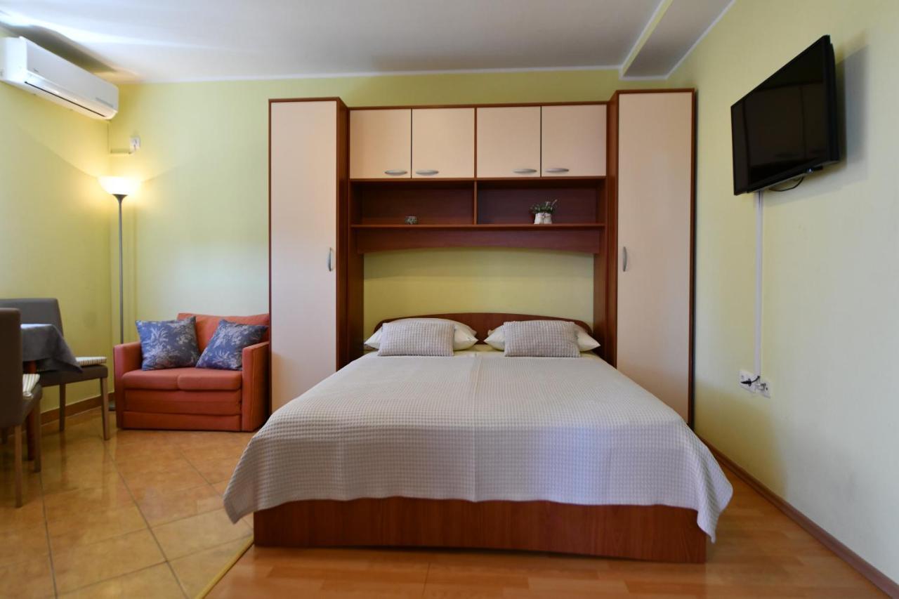 Apartments Vila Miranda Vodice Exterior photo