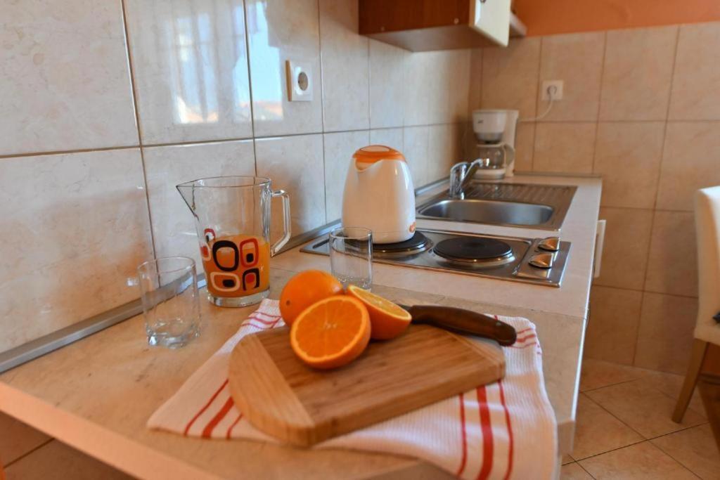Apartments Vila Miranda Vodice Exterior photo