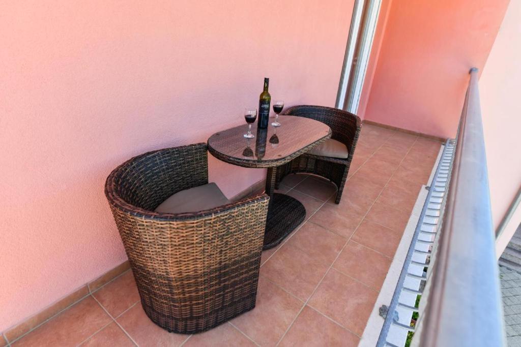 Apartments Vila Miranda Vodice Exterior photo