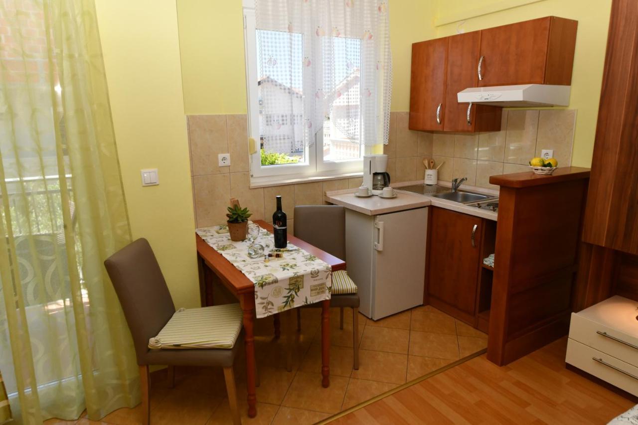 Apartments Vila Miranda Vodice Exterior photo