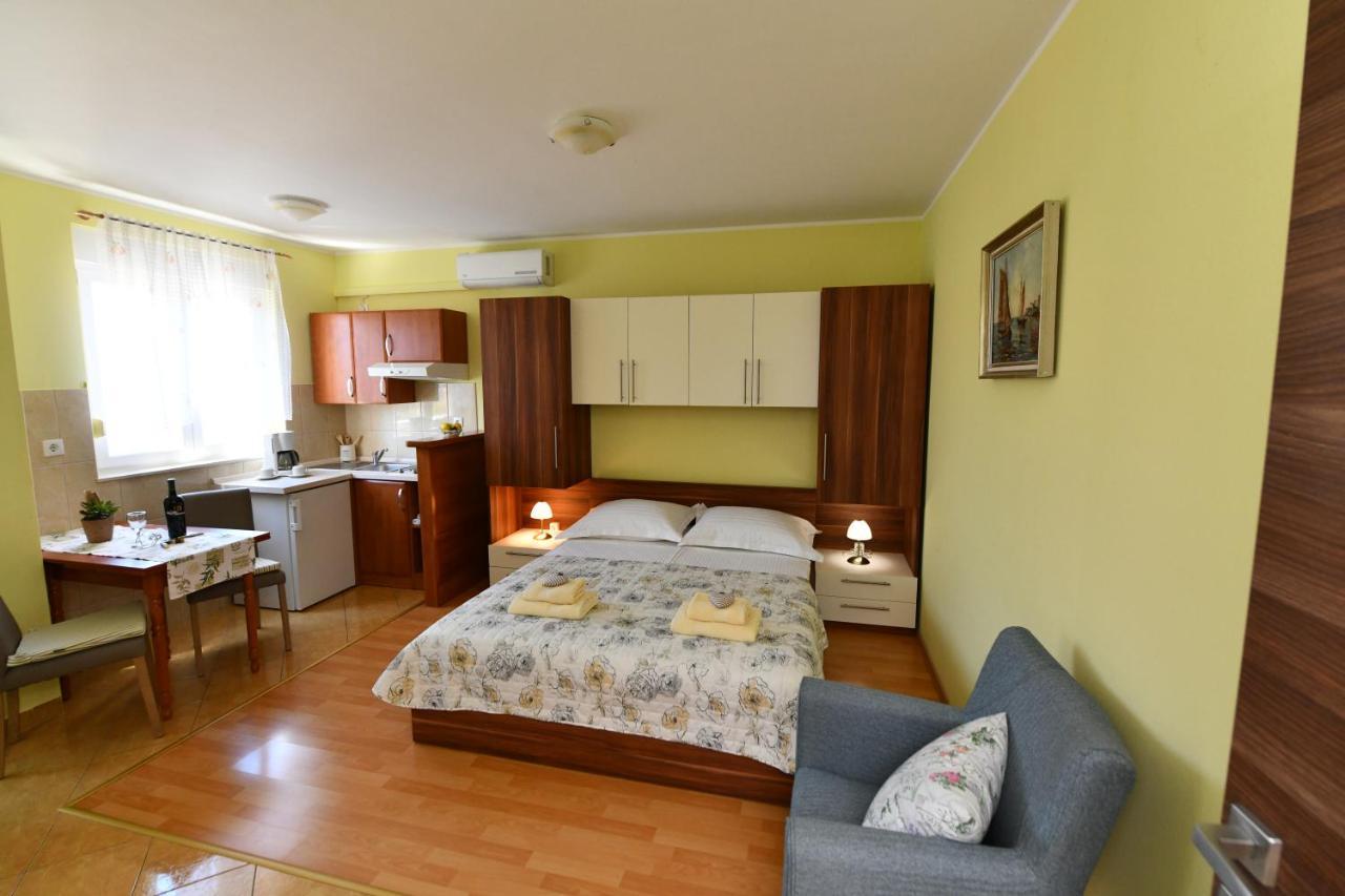 Apartments Vila Miranda Vodice Exterior photo