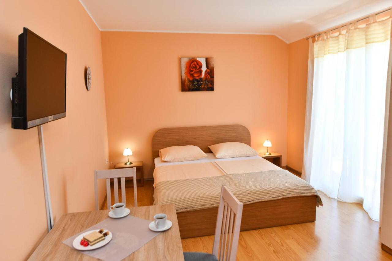 Apartments Vila Miranda Vodice Exterior photo