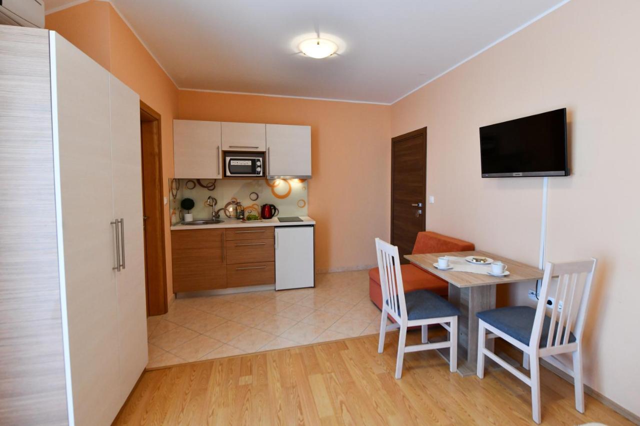 Apartments Vila Miranda Vodice Exterior photo