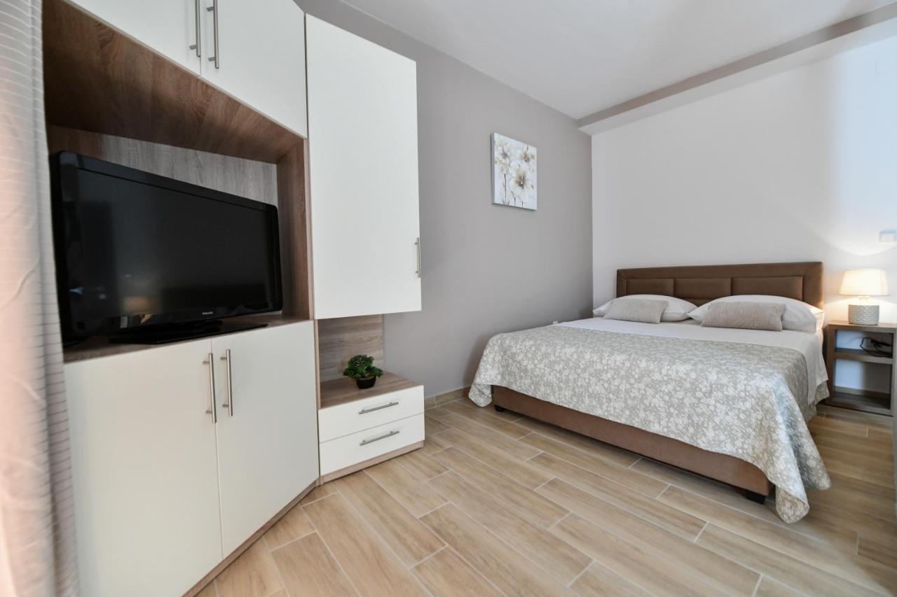 Apartments Vila Miranda Vodice Exterior photo
