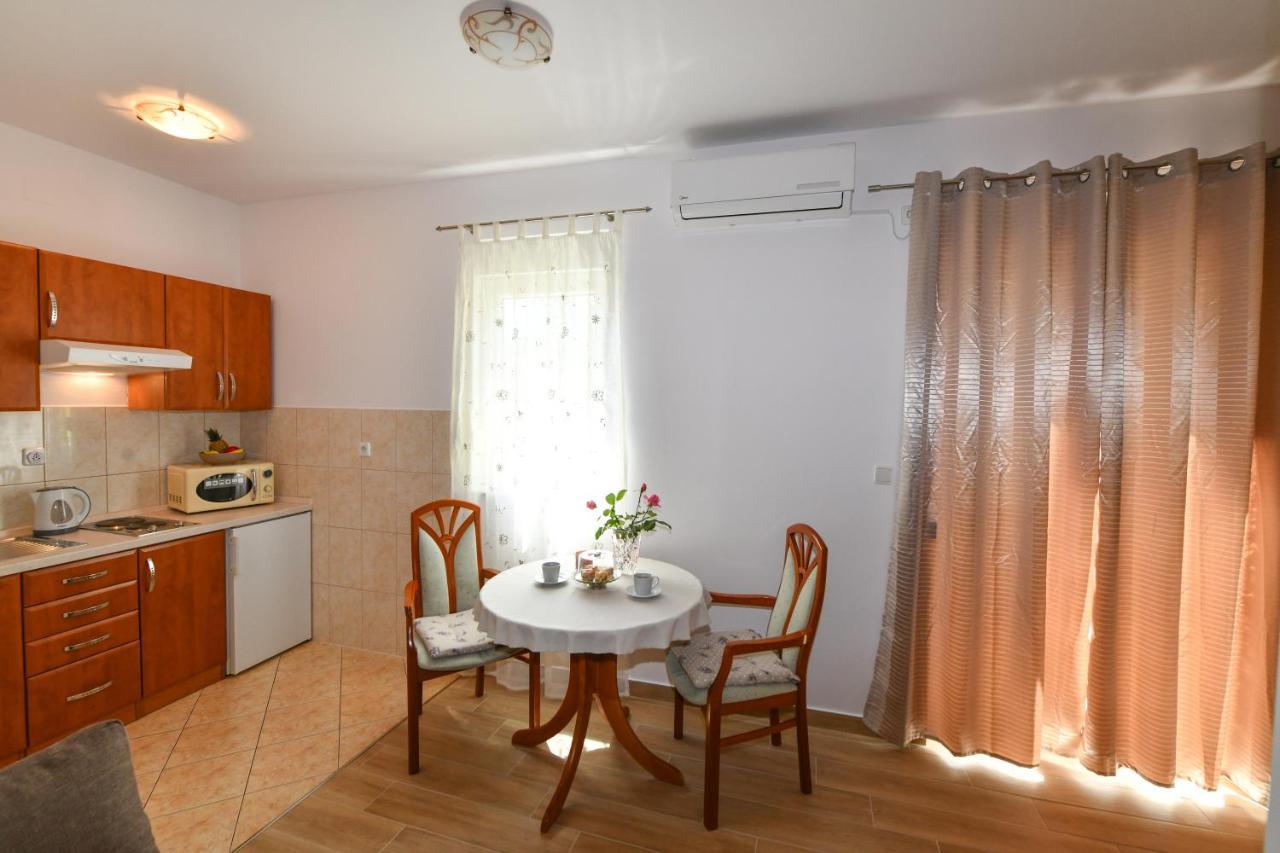 Apartments Vila Miranda Vodice Exterior photo