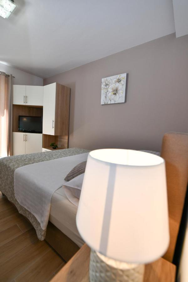 Apartments Vila Miranda Vodice Exterior photo