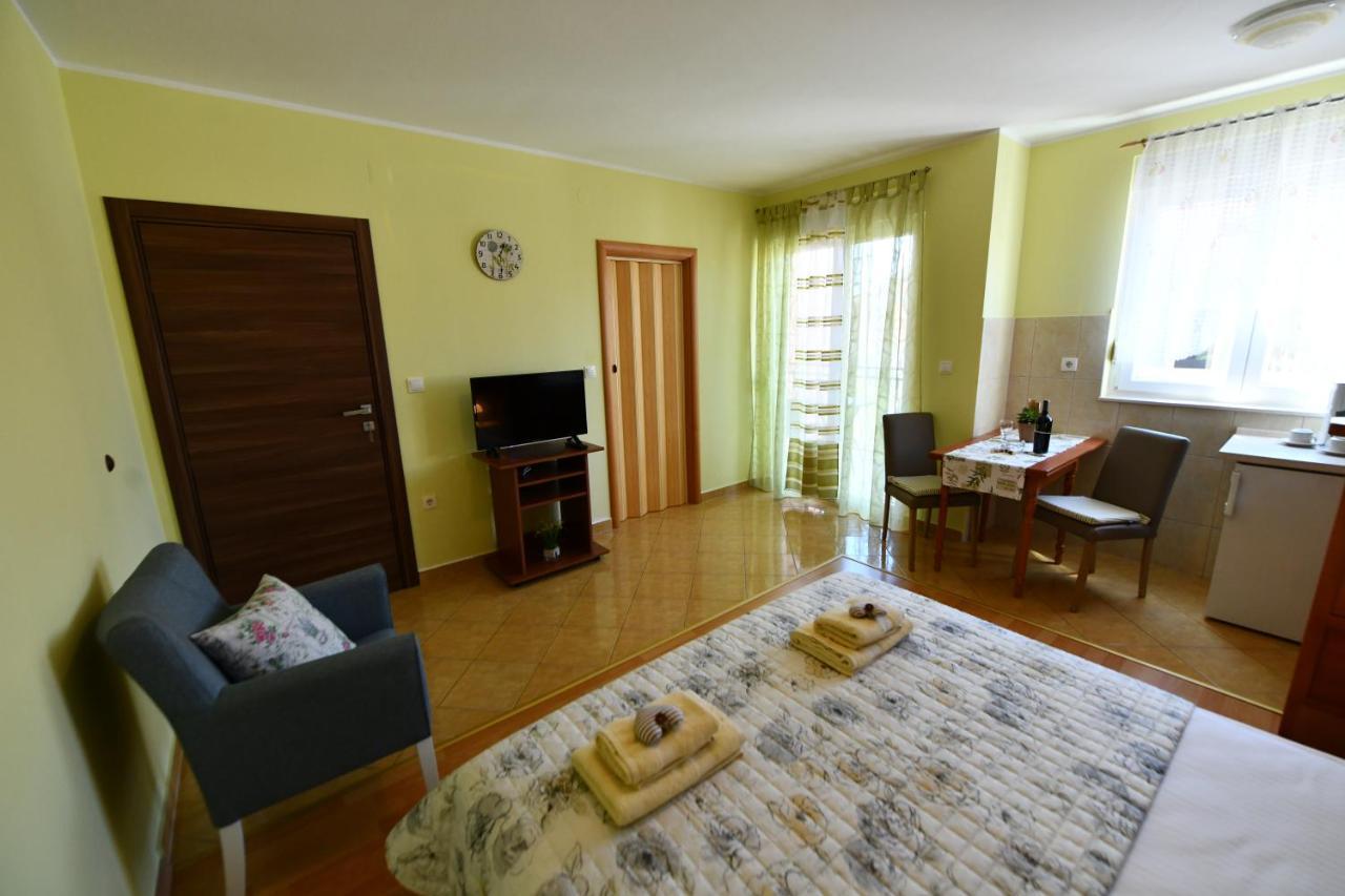 Apartments Vila Miranda Vodice Exterior photo