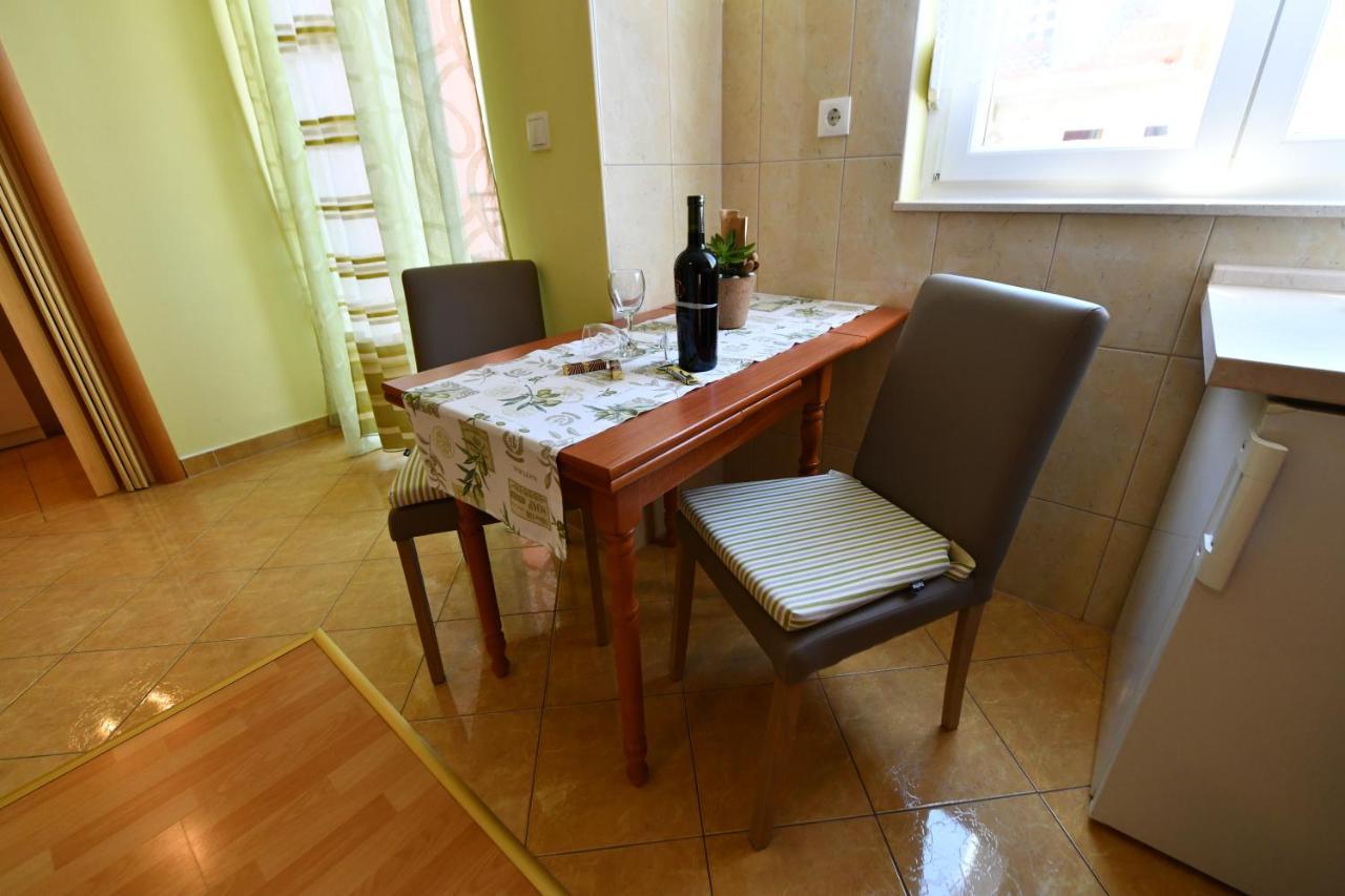 Apartments Vila Miranda Vodice Exterior photo